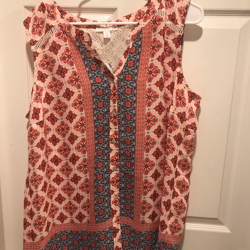 Cute sleeveless top with lots of detail